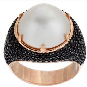 Bronzo Italia Mabe Pearl and Black Spinel Ring